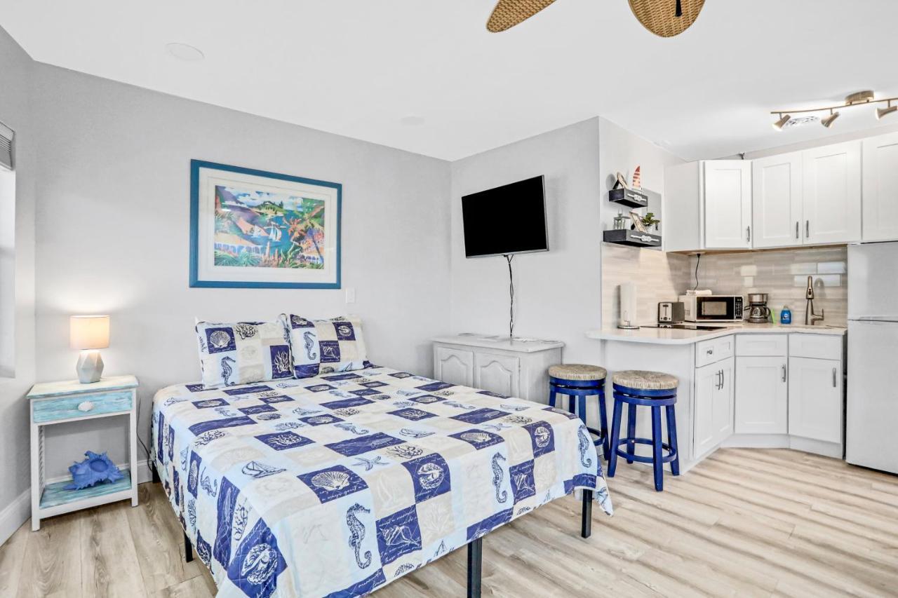Sea Rocket 21 Hotel St. Pete Beach Exterior photo